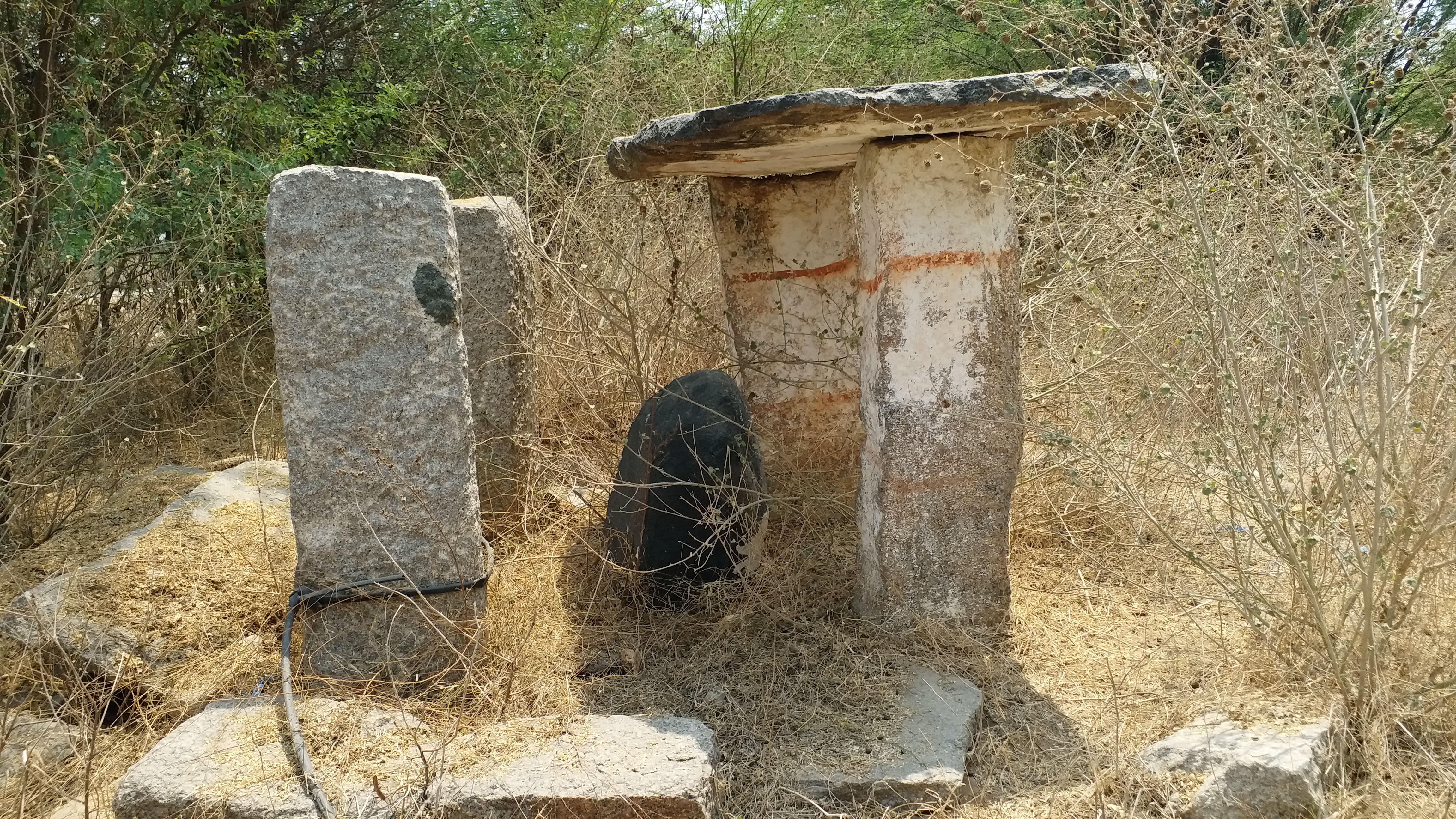 Sculptures, veeragallu Sculptures found in turkapally