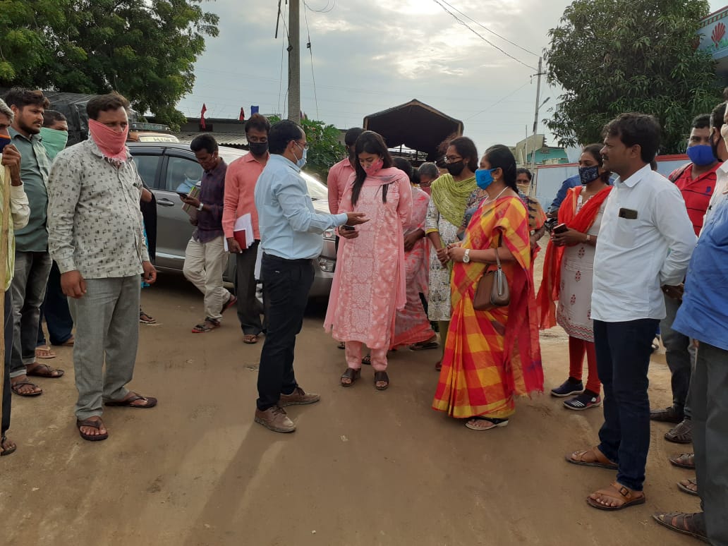 training collector garima agarval visited farming fields