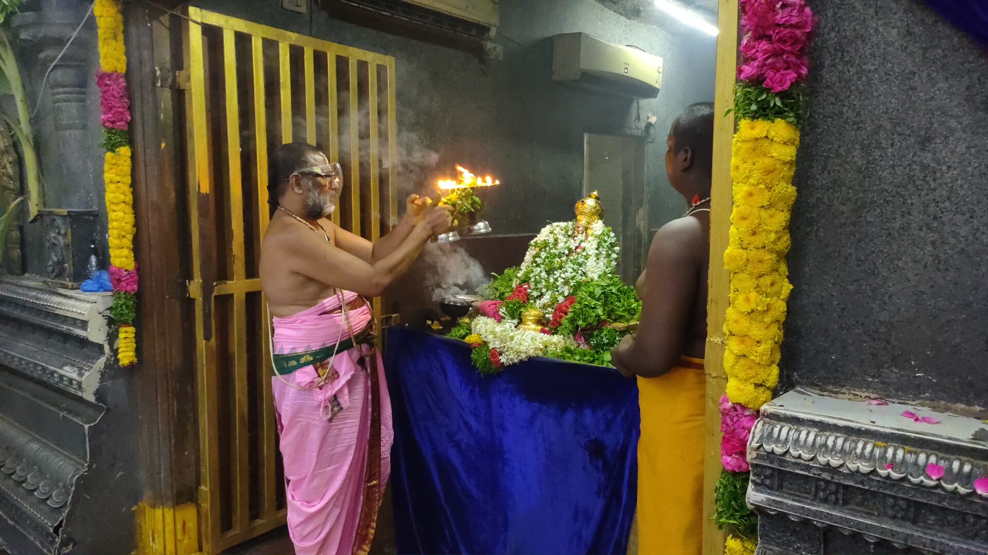 rush at yadadri lakshmi narasimha swamy temple