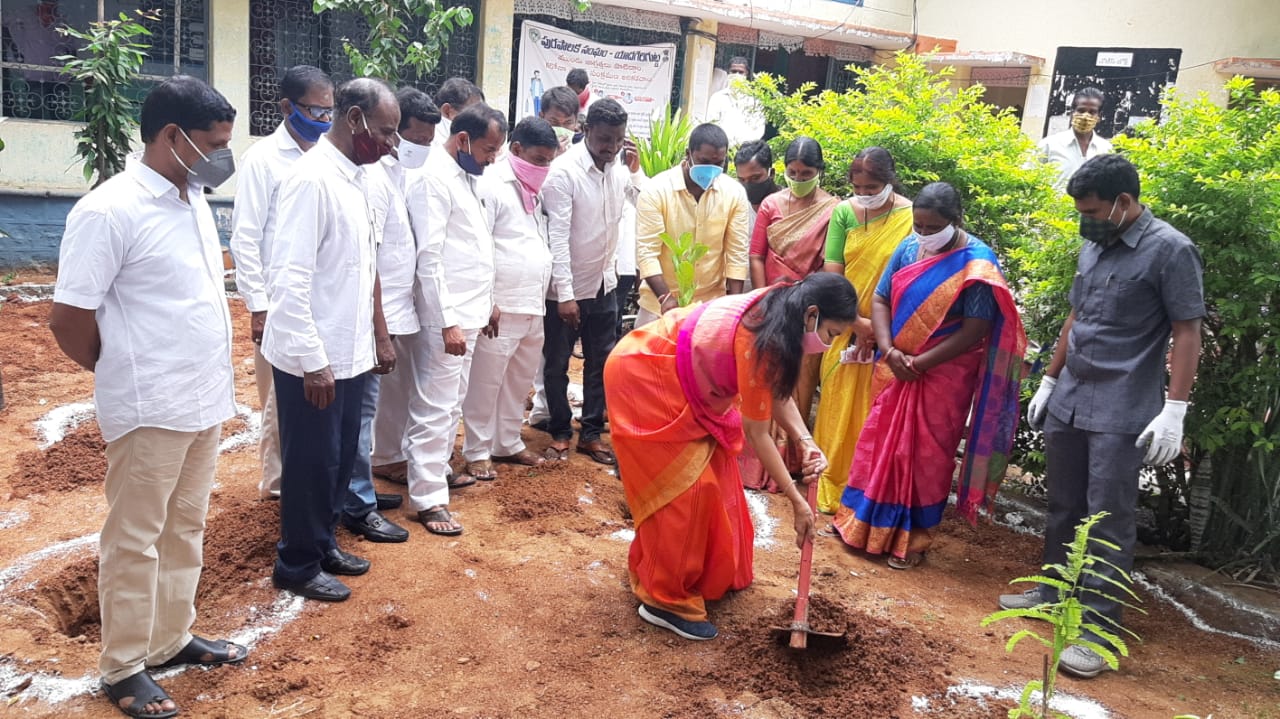 ktr birthday celebrations at yadagirigutta