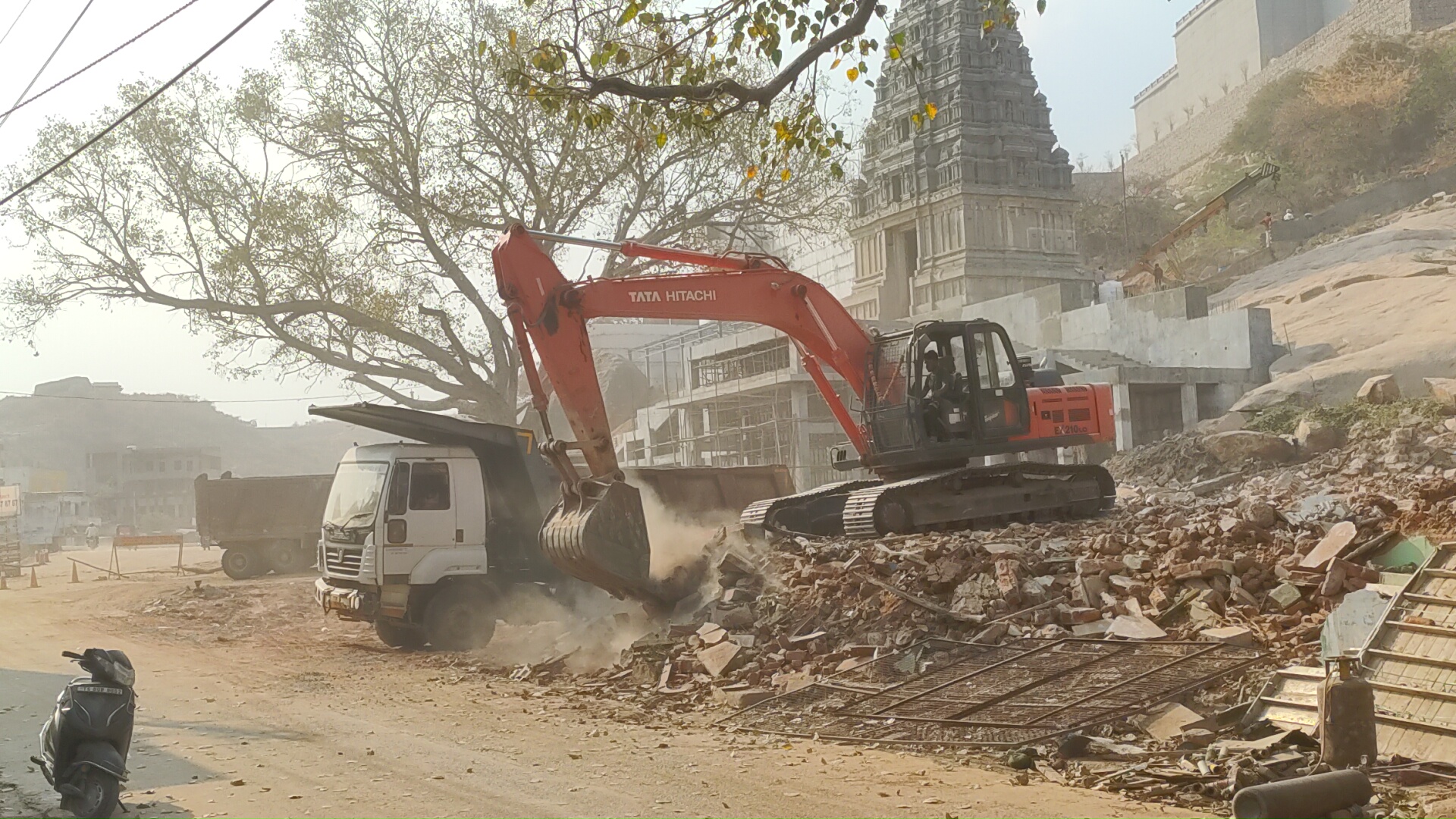 Authorities demolish houses in Yadadri temple yadagirigutta