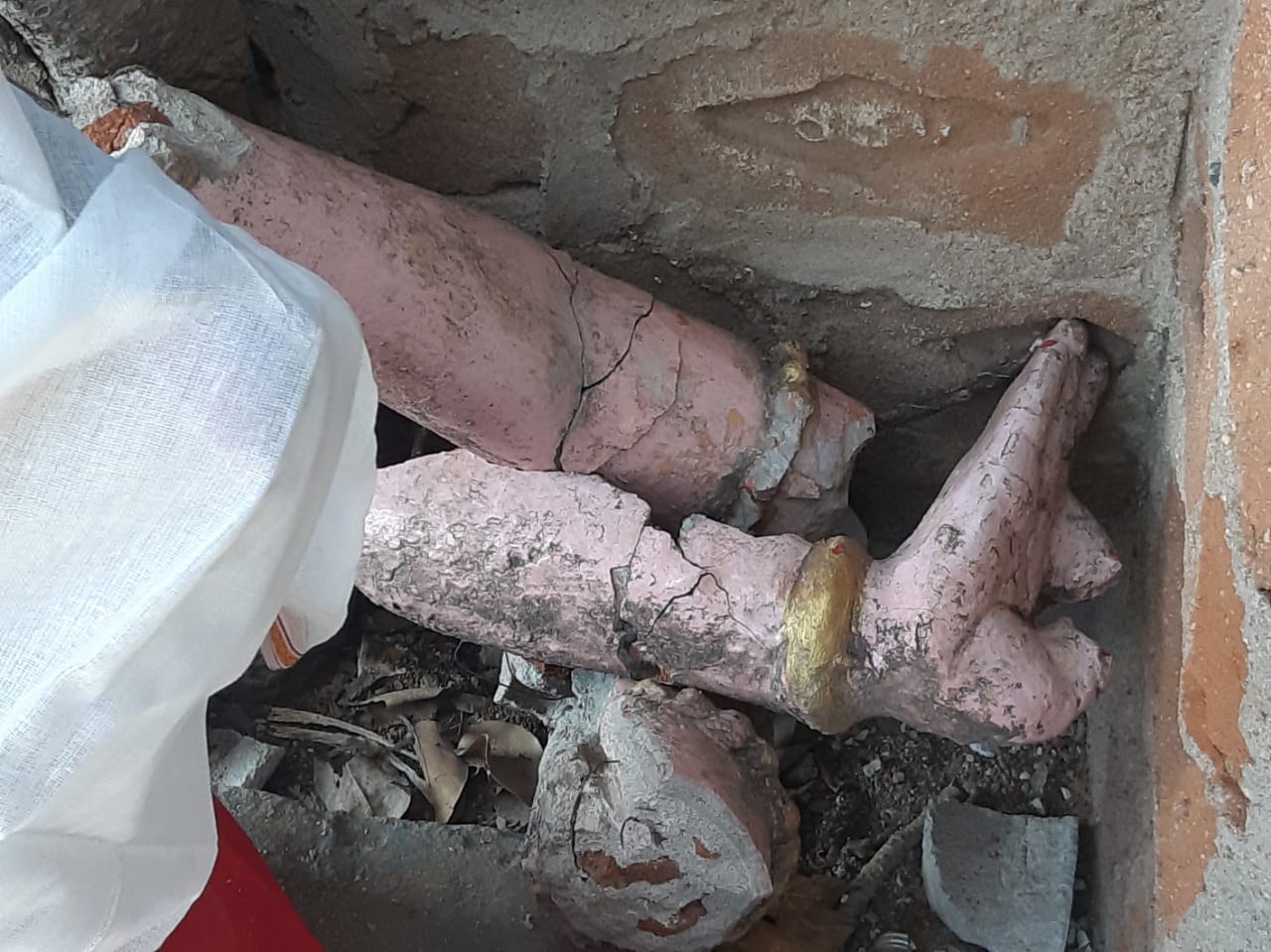 unknown-people-destroyed-yadarushi-statue-at-sri-lakshmi-narasimha-swamy-temple-in-yadadri-bhuvanagiri