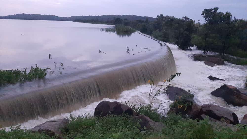 అలుగుపారుతోన్న సింగీతం ప్రాజెక్టు