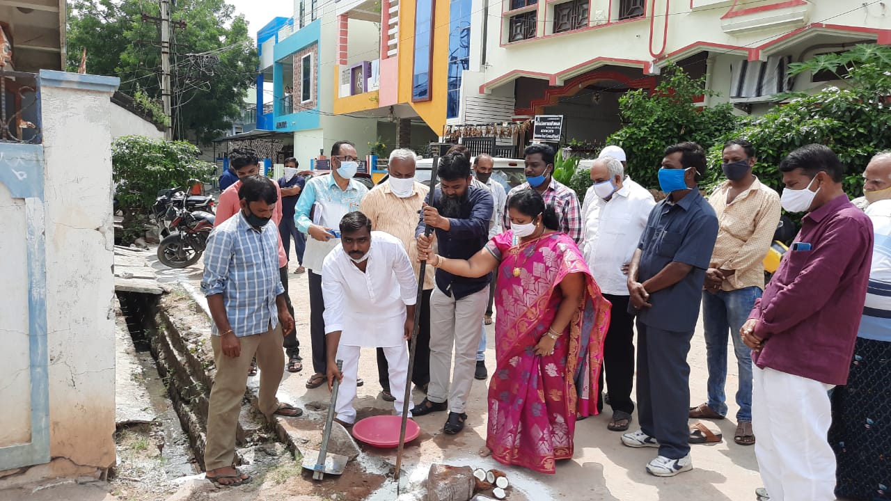 Nizamabad mayor neeti kiran laid foundation for development works