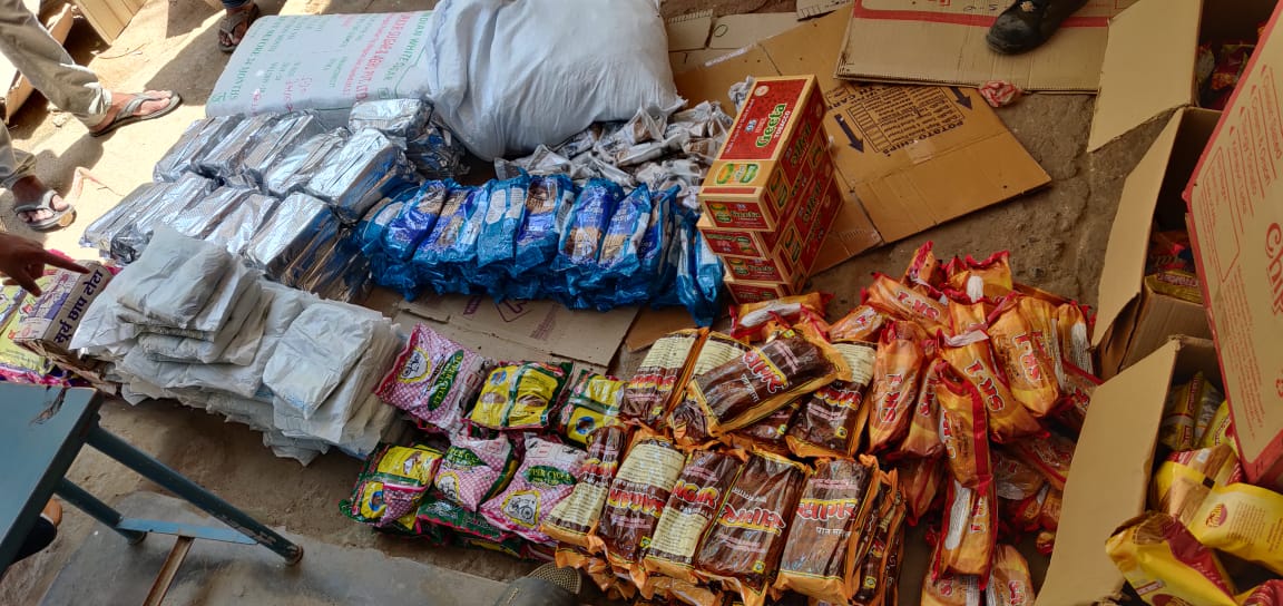 one lakh worth gutka packtes caught in bodhan of nizamabad district