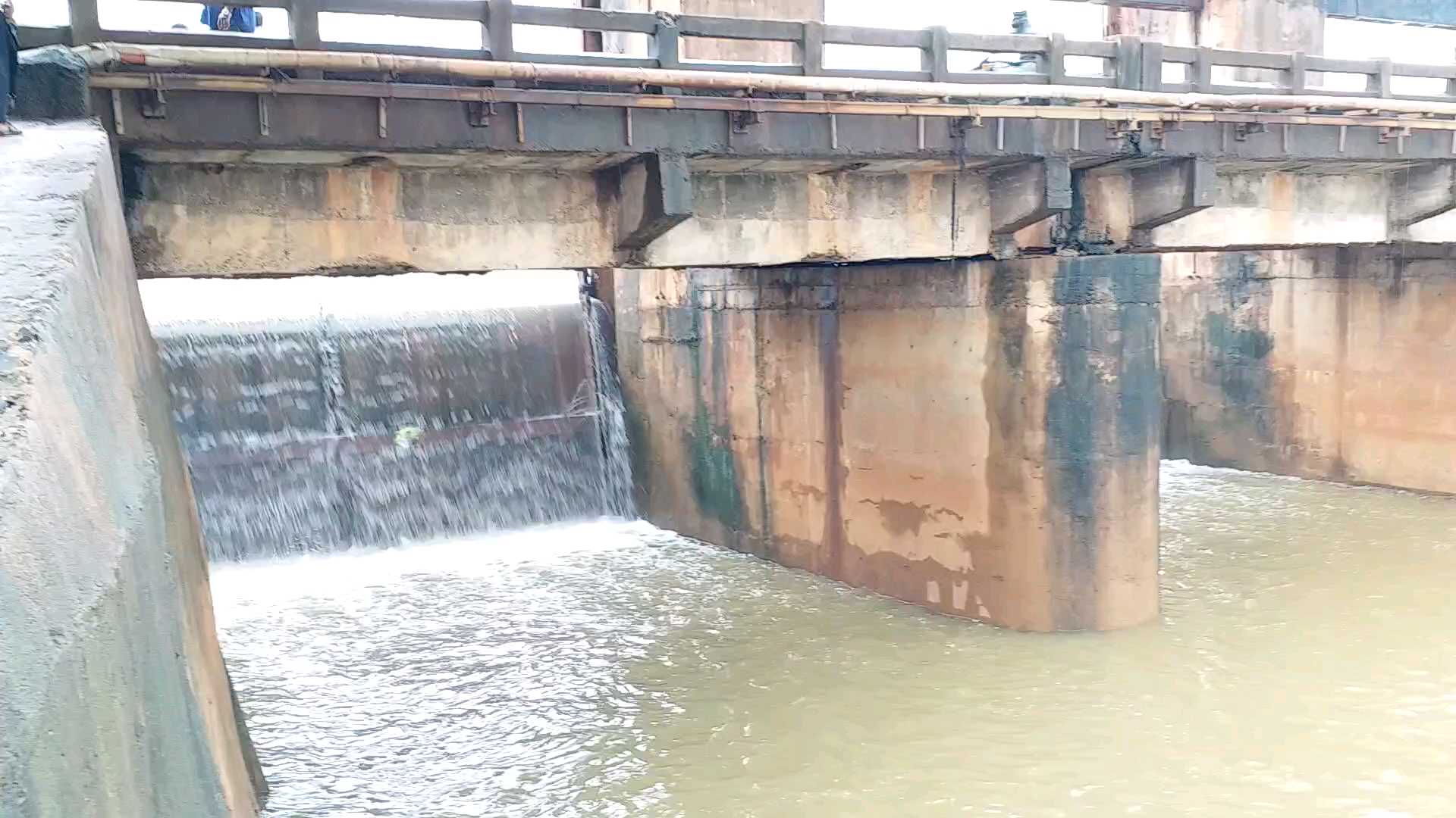 Ongoing flood flow to the Orange Project