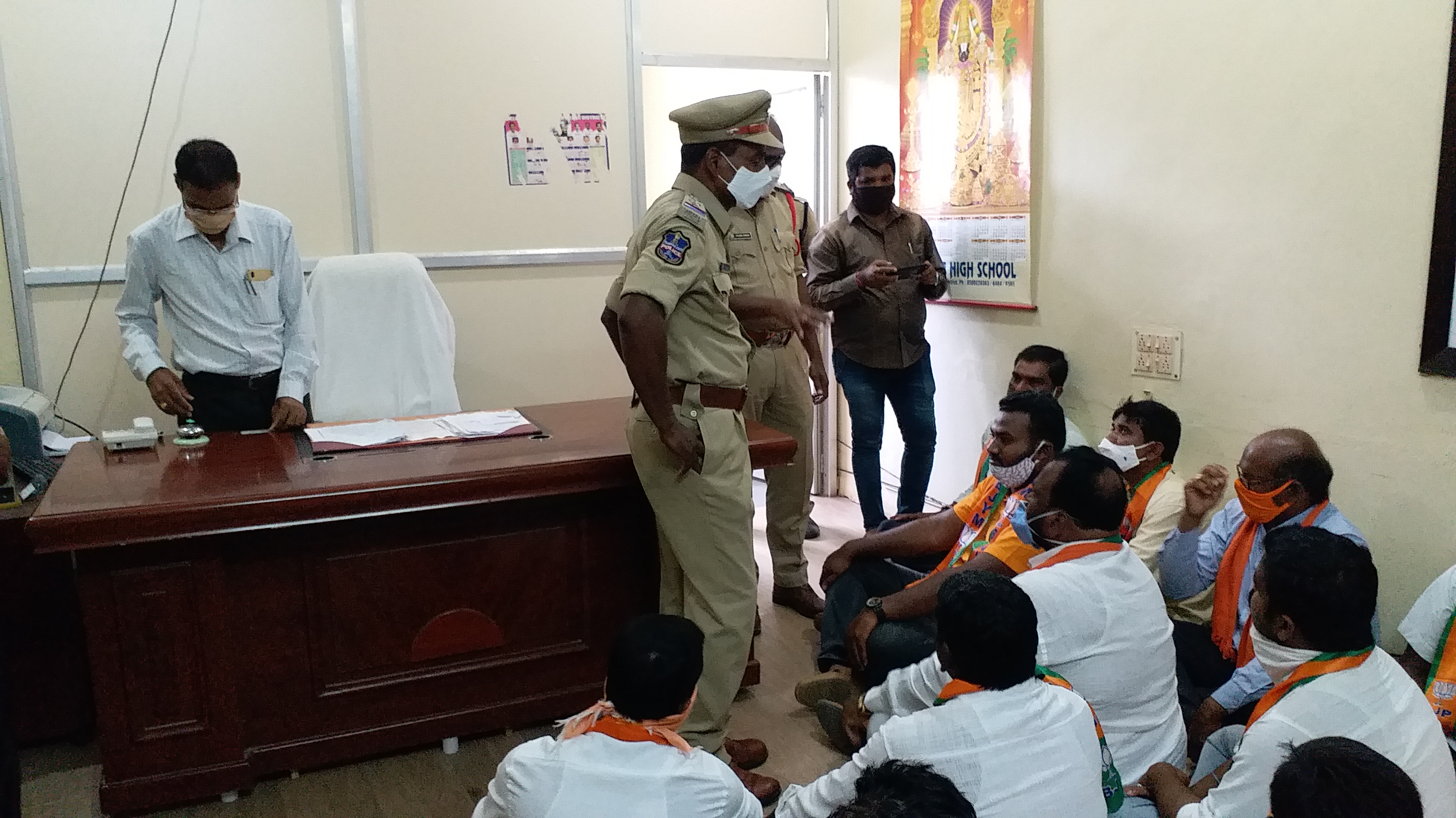 bjym medak leaders protest at collectorate