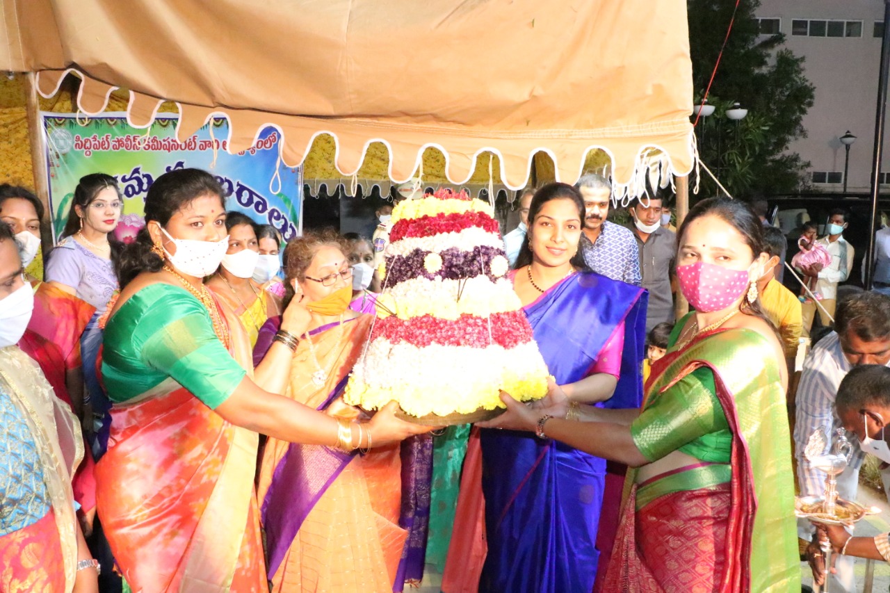 Batukamma festival at komati cheruvu