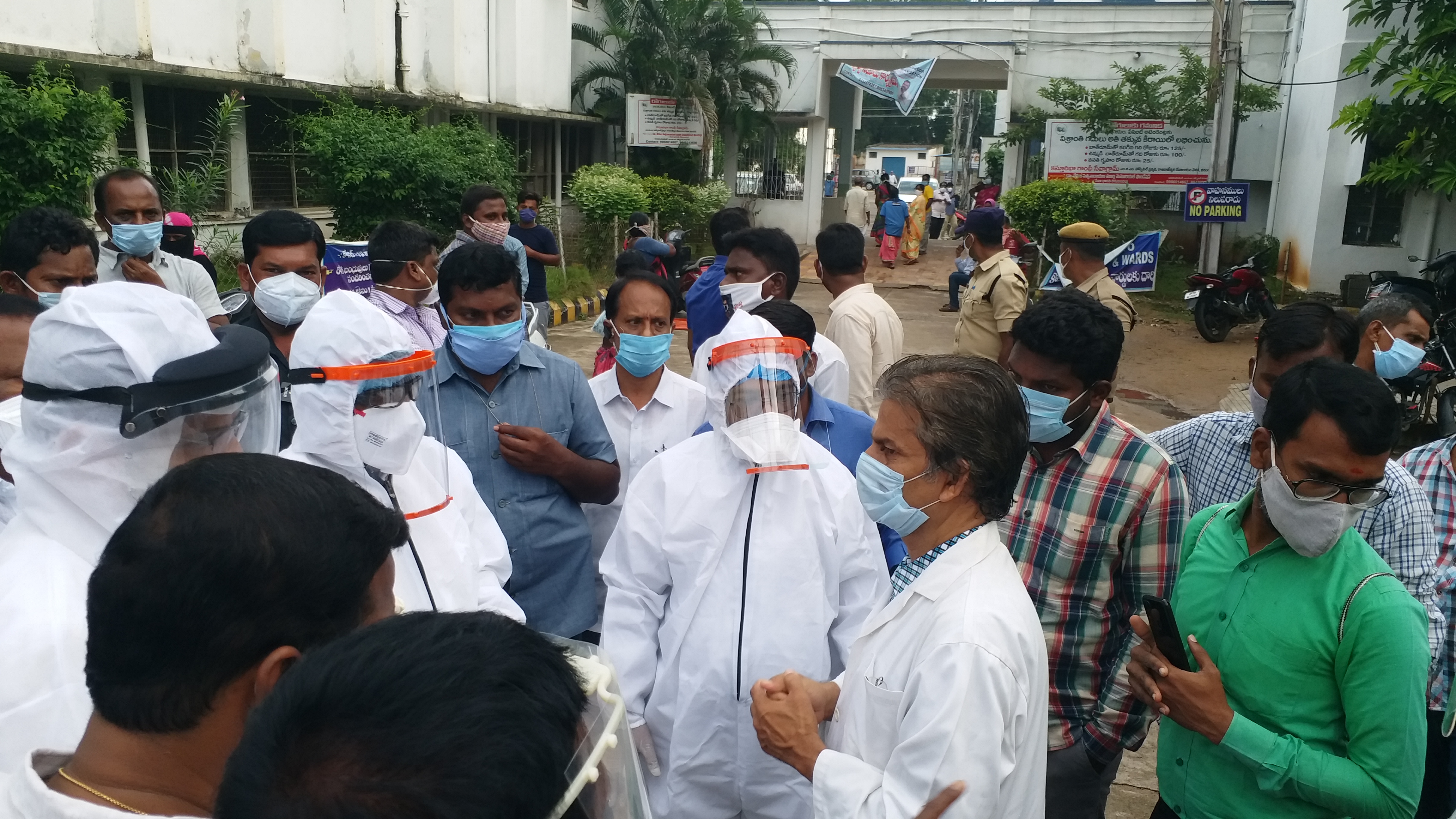 clp leader batti vikramarka visited mgm hospital