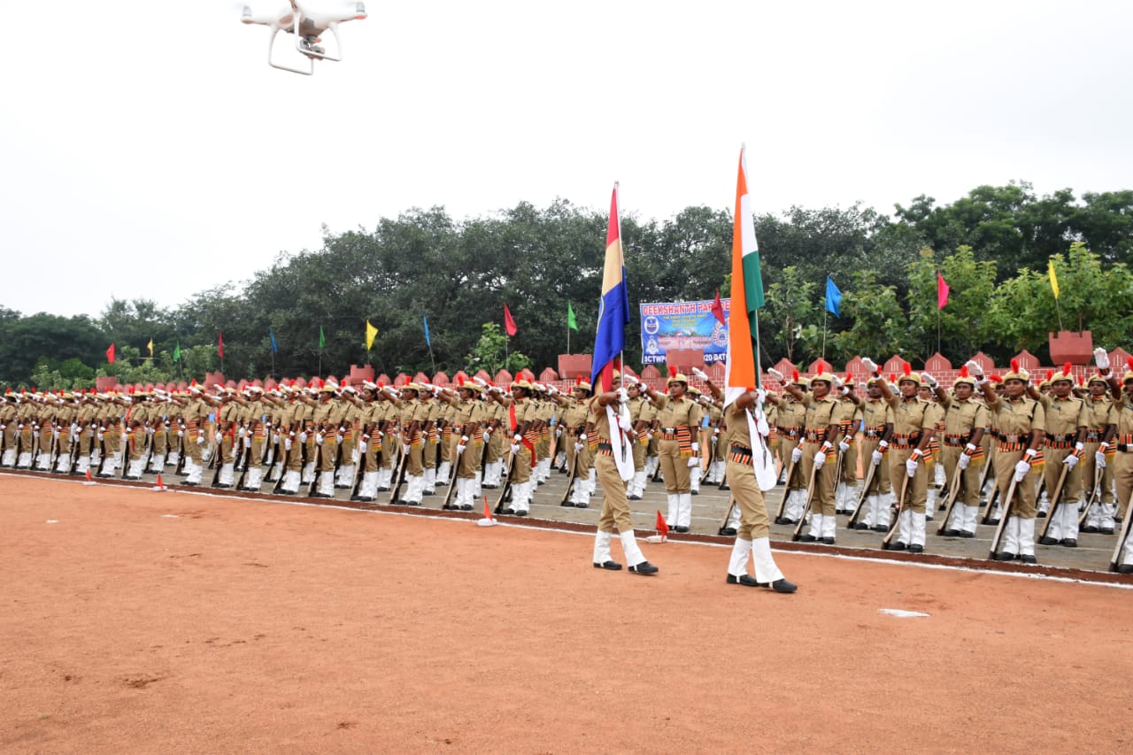 'తెలంగాణ మహిళా పోలీసులు దేశానికే ఆదర్శం'