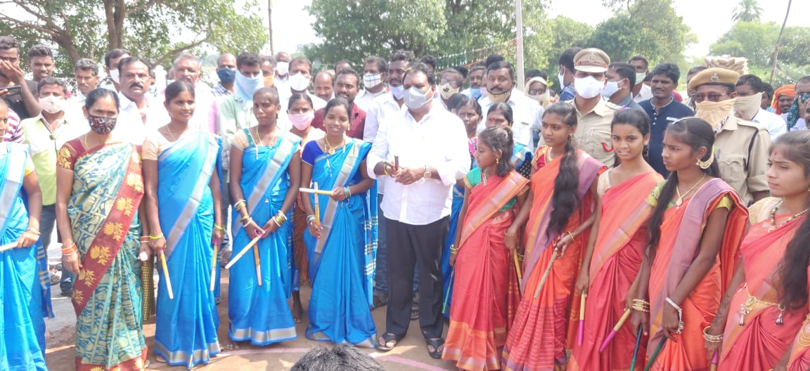 mla aroori ramesh participated in bathukamma celebrations at parvathagiri villages in warangal rural district