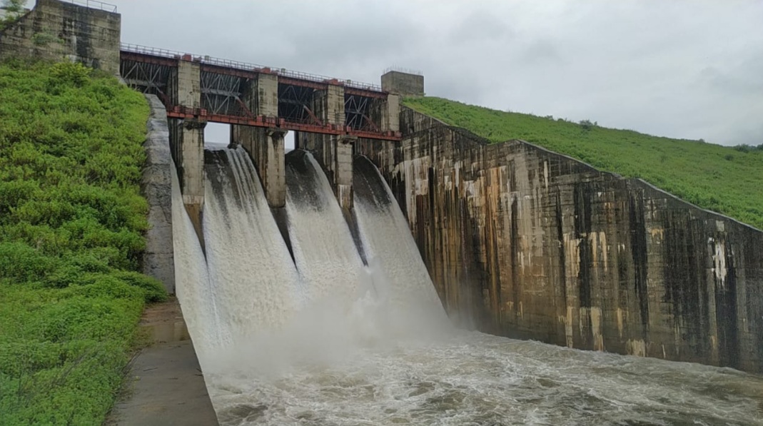 Nindukundalla Reservoirs .. Population with water art