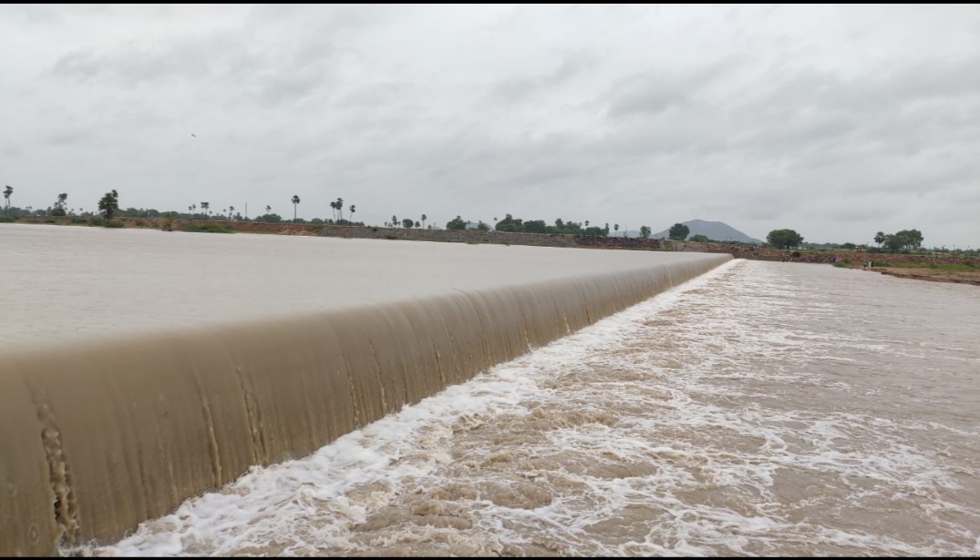 Nindukundalla Reservoirs .. Population with water art