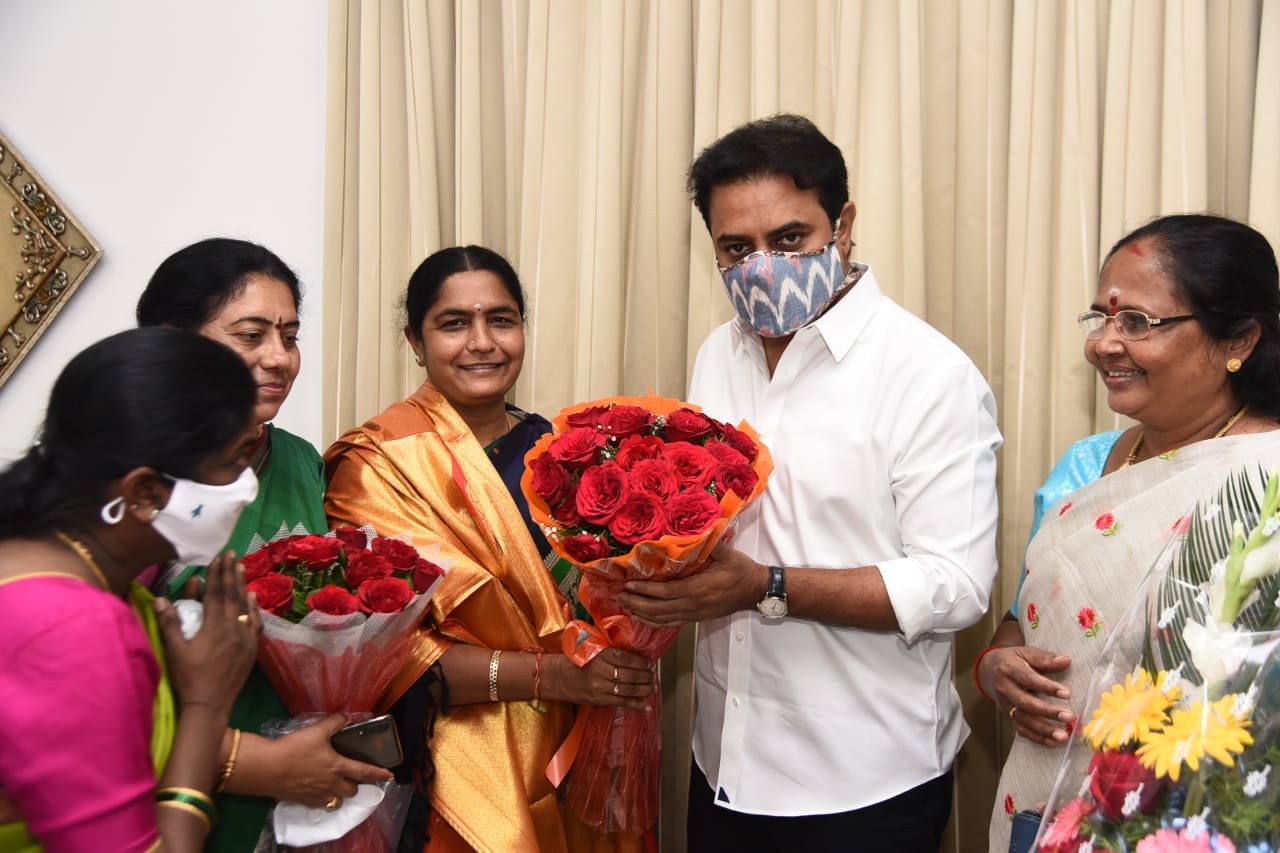 Sunita Lakshma reddy met minister ktr