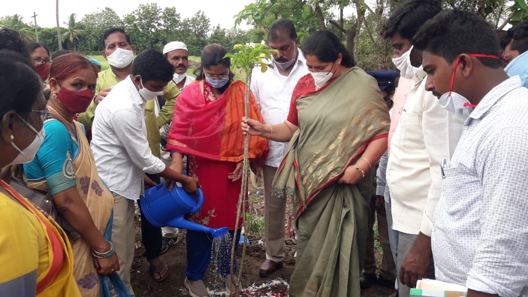 minister satyavathi rathod emotional at bangaru thanda