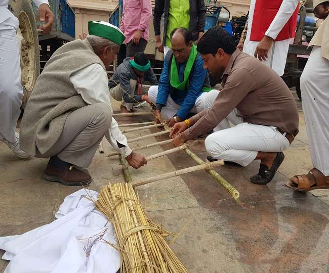 the last rites of the new agricultural laws were performed in noida uttar pradesh