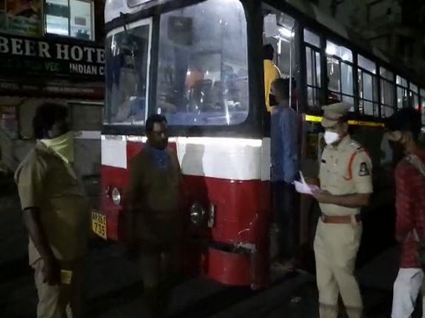 Bus transporting migrants from Golconda to railway station