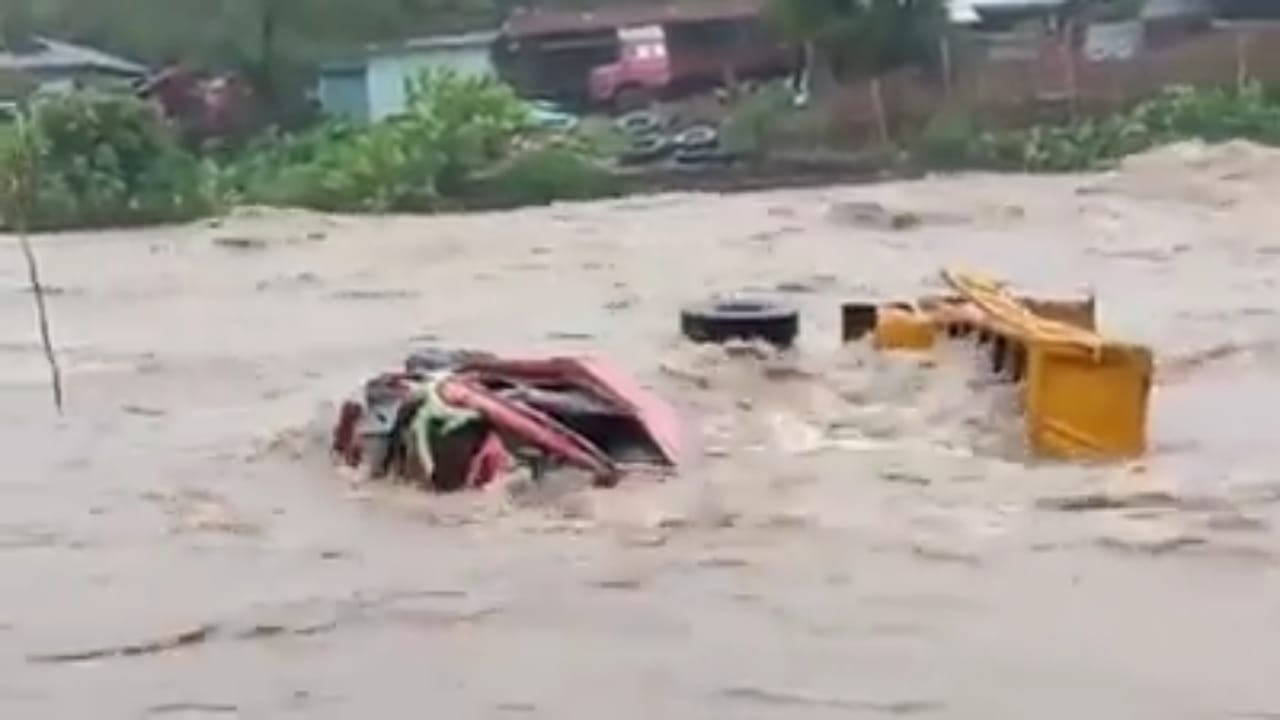 21 killed in floods in Iran