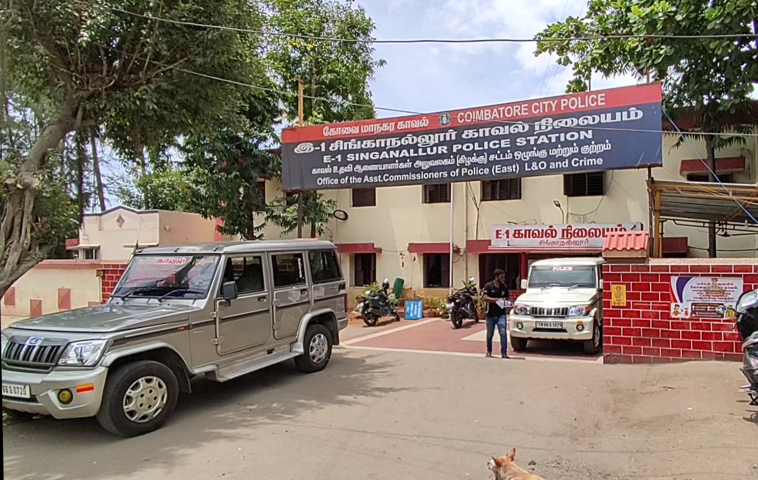 பிறந்த குழந்தையை துணியால் சுற்றி கோயில் அருகே விட்டு சென்ற சம்பவம்