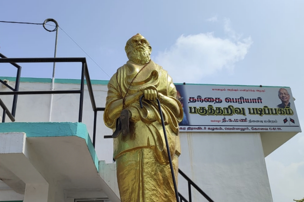 பெரியார் சிலைக்கு செருப்பு மாலை அணிவித்து அவமதிப்பு