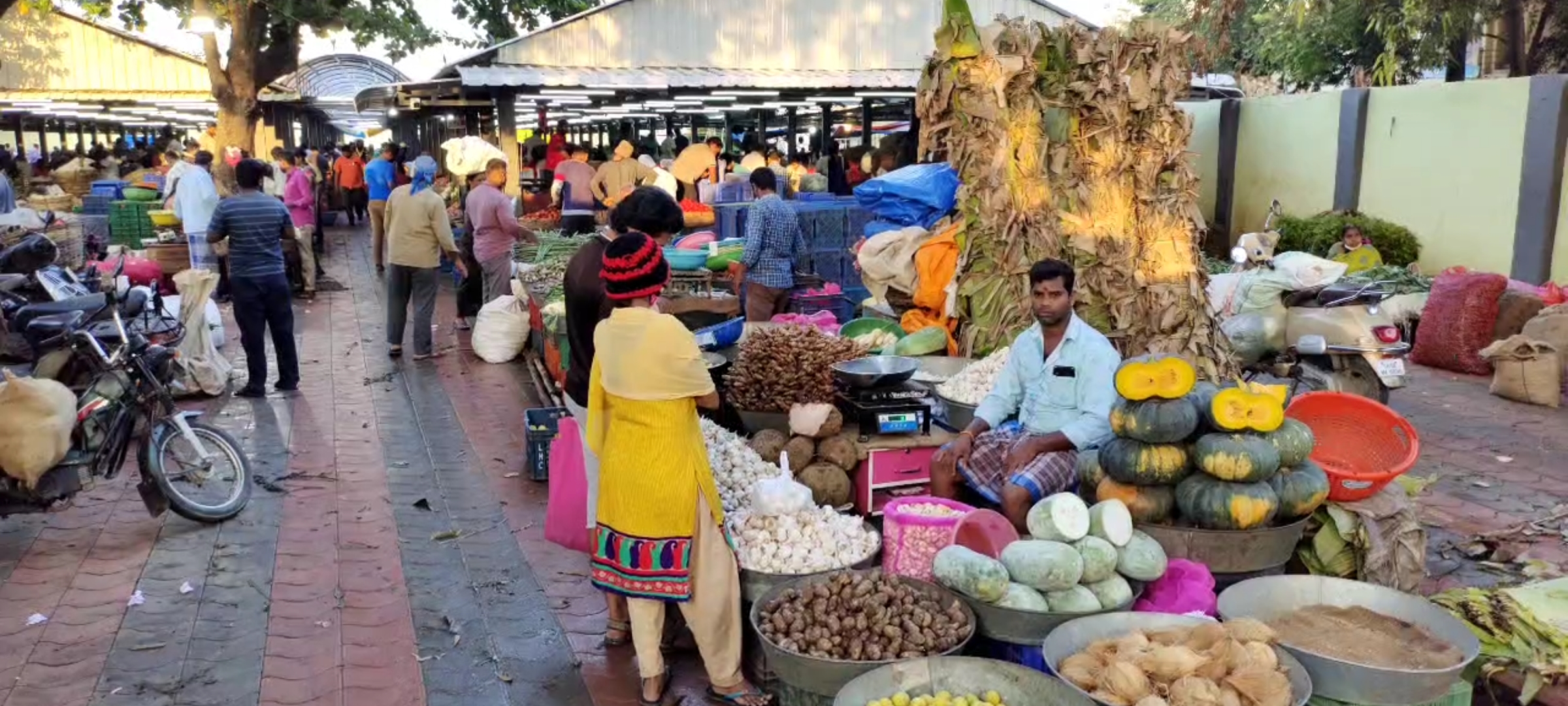 50 விழுக்காடு கடைகள் திறப்பு