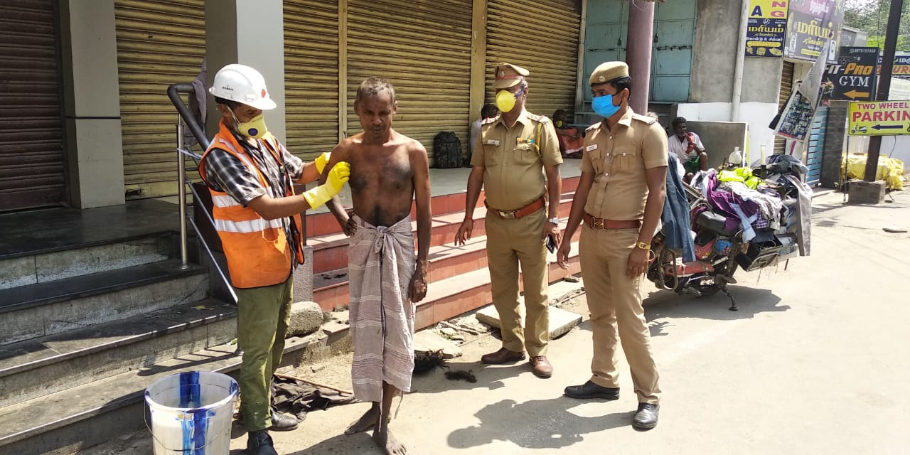 in coimbatore police helps the orphans who around the streets