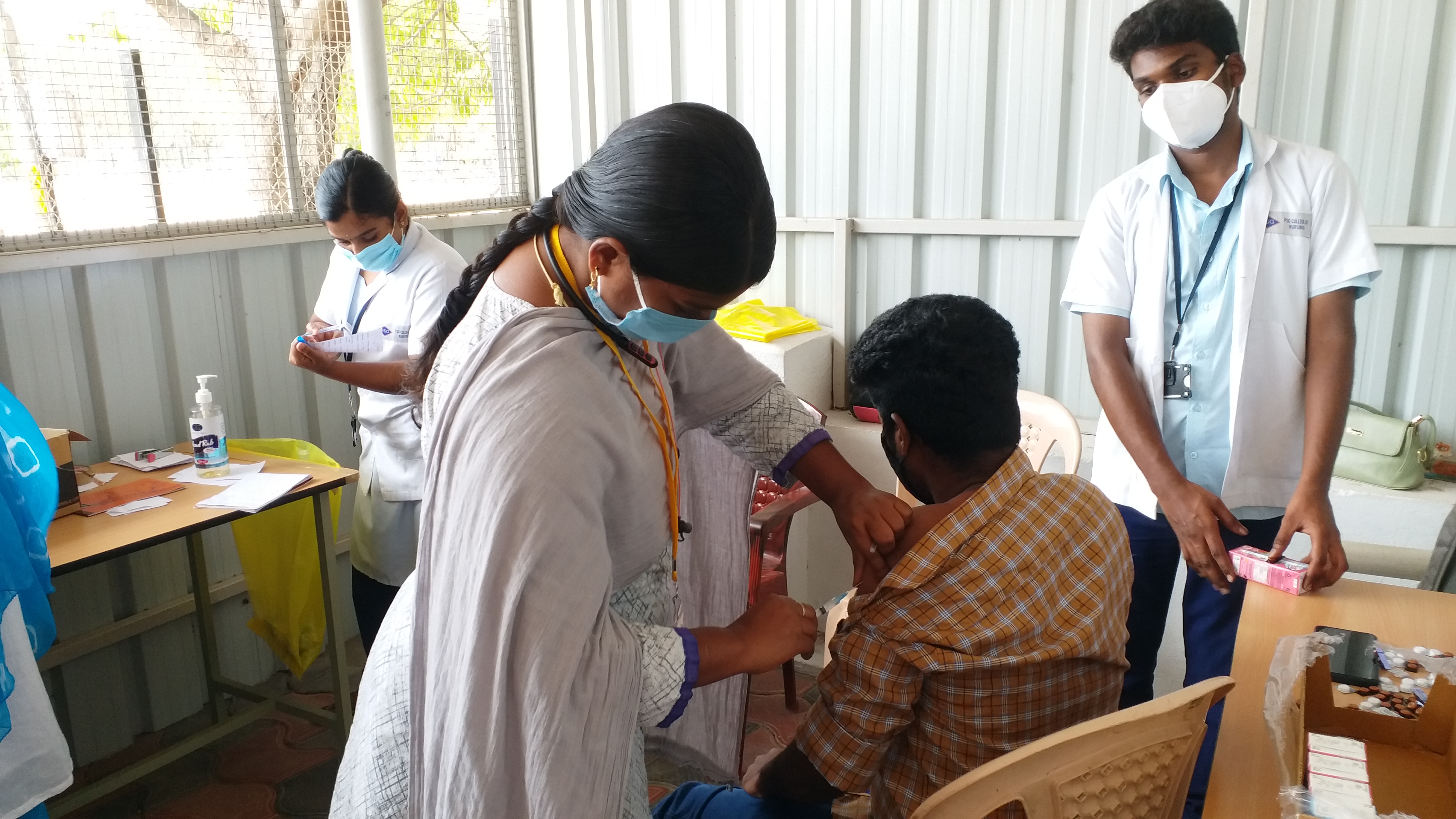 tirunelveli-mega-vaccination-camp-exhausted-vaccines-in-the-morning-11am