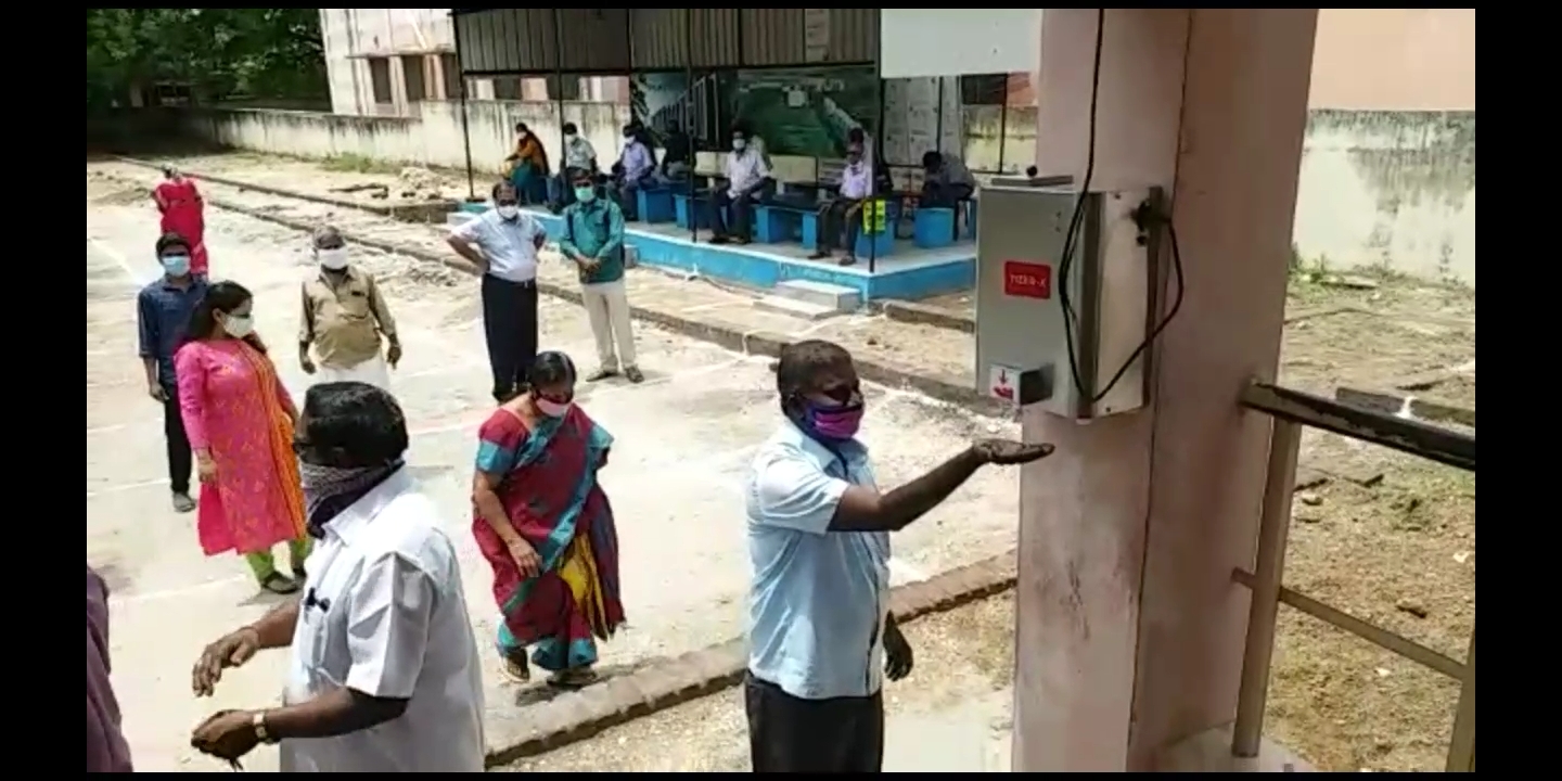 பாதுகாப்பு அம்சங்களுடன் இயங்கும் அரசு அலுவலகம்