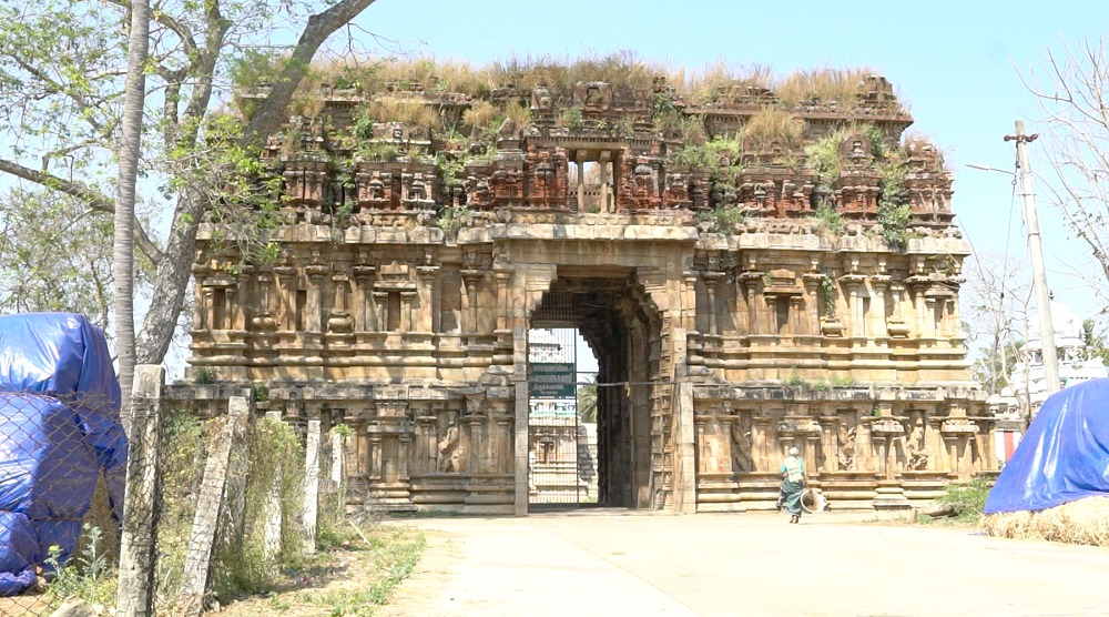 பராமரிப்பு இன்றி அழிந்து வரும் கோயில்கள்