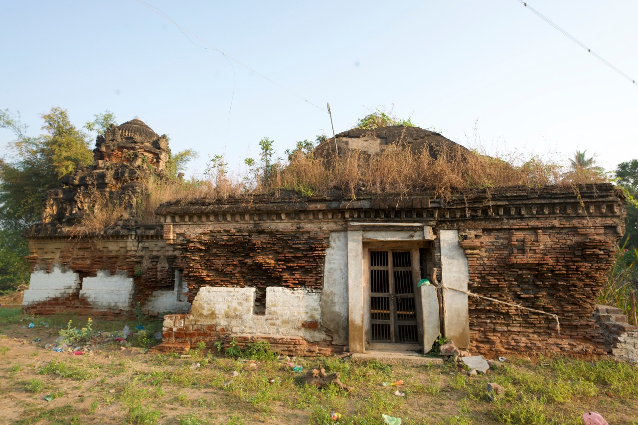 பராமரிப்பு இன்றி அழிந்து வரும் கோயில்கள்