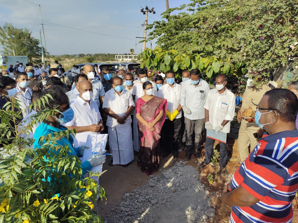 'சேவை செய்கிறேன் என்று மக்களுக்கு நெருக்கடி தரக்கூடாது'