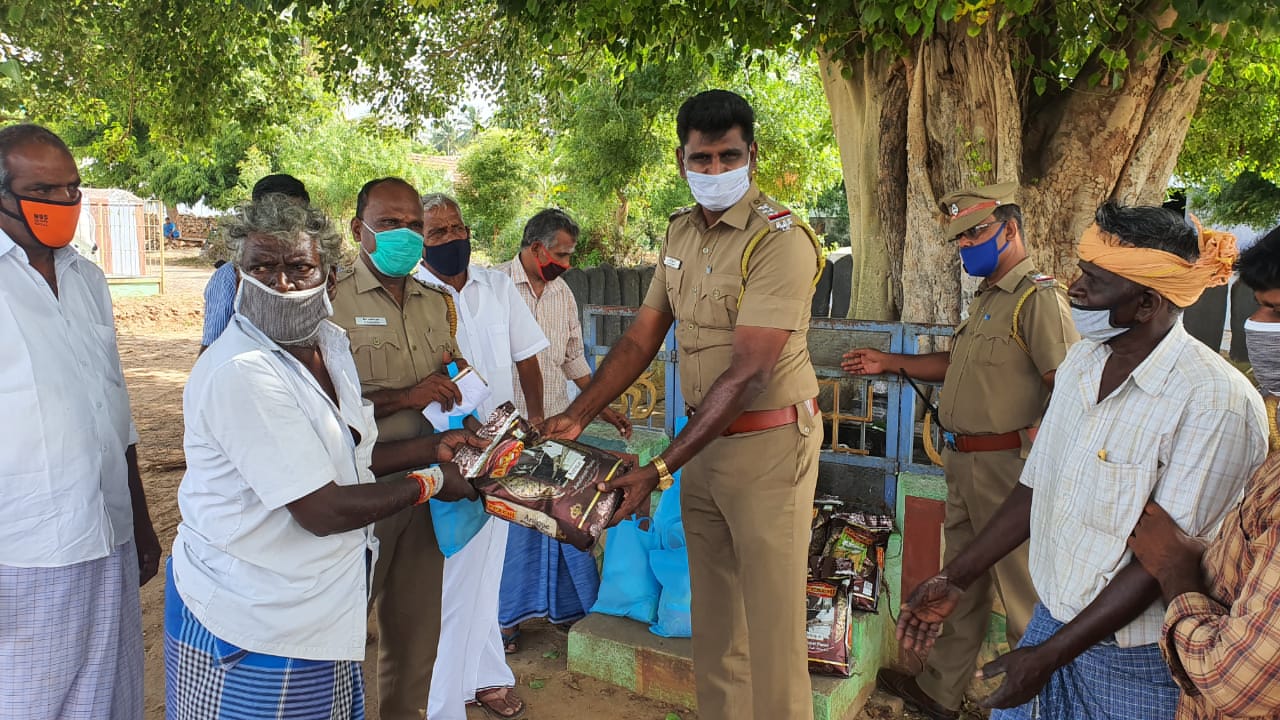 police helps handicapped people in pollachi