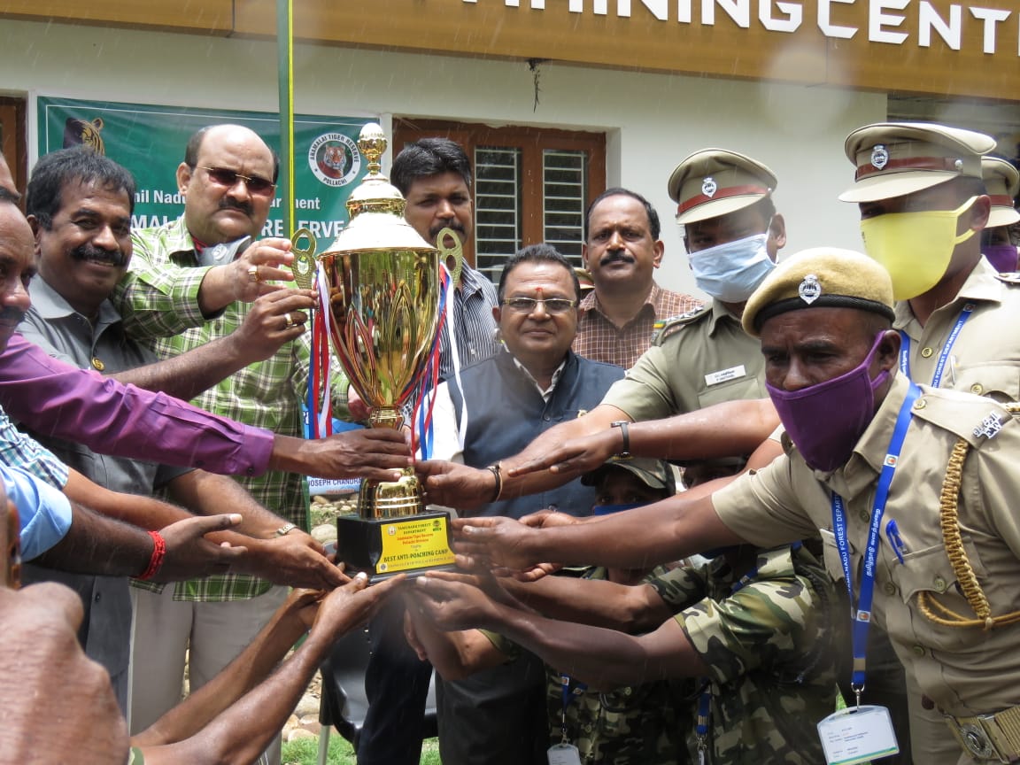 kovai _valpari_attakati_forest_forest officers rewarded for their good job