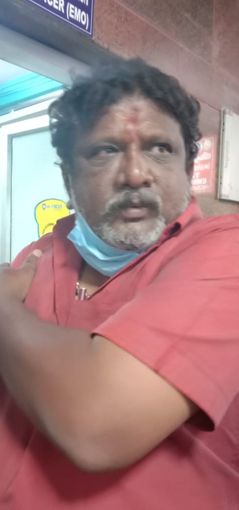 வியாசர்பாடியில் அமமுக பிரமுகருக்கு அரிவாள் வெட்டு அமமுக அரிவாள் வெட்டு வியாசர்பாடி காவலர்கள் சிசிடிவி AMMK Functionary hacked in Vyasarpadi Vyasarpadi AMMK AMMK Functionary hacked