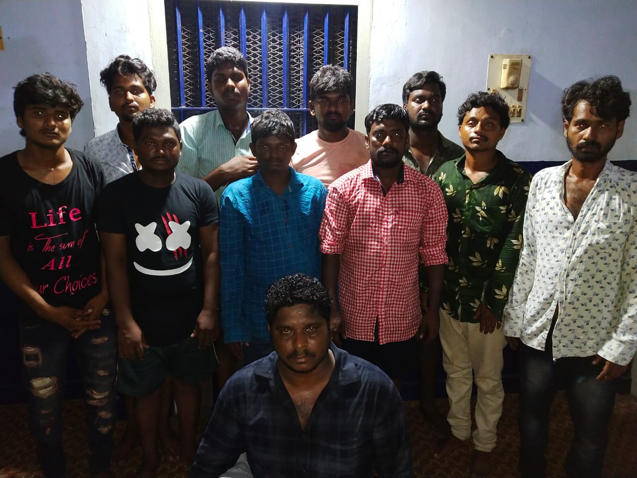 Cellphone snatchers  செல்போன் திருடர்கள்  கைப்பேசியை திருட பயிற்சி  திருட்டு பயிற்சிப் பட்டறை நடத்திய கும்பல்