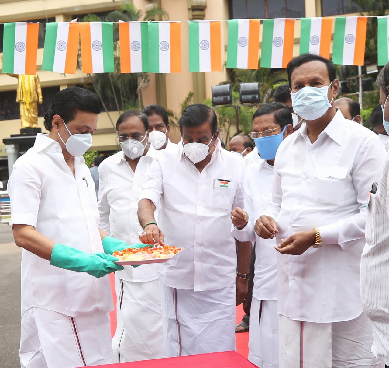 DMK leader hoisted flag first time in anna arivalayam