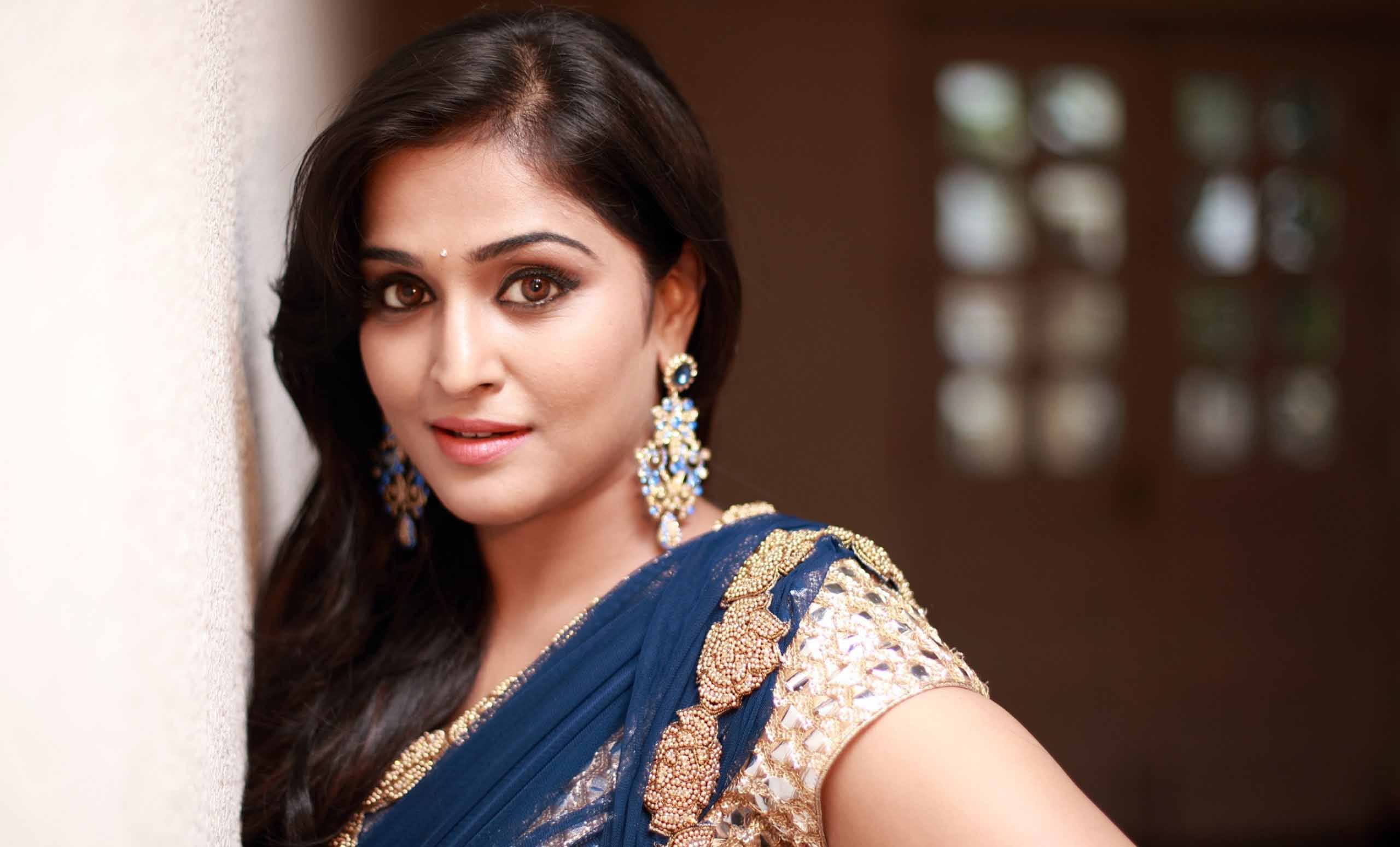 Ramya nambeesan turn as short film director