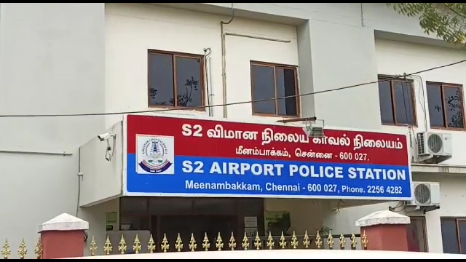 lady passenger died  passenger died in chennai airport  heart attack  chennai airport  குஜராத் பெண் மரணம்  மாரடைப்பு  சென்னை விமான நிலையம்  விமான நிலையத்தில் பெண் பயணி மரணம்  ச்