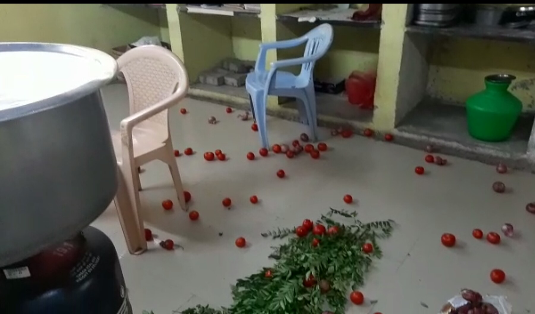 DMK men vandalize Amma Canteen, డీఎంకే కార్యకర్తల దాడి