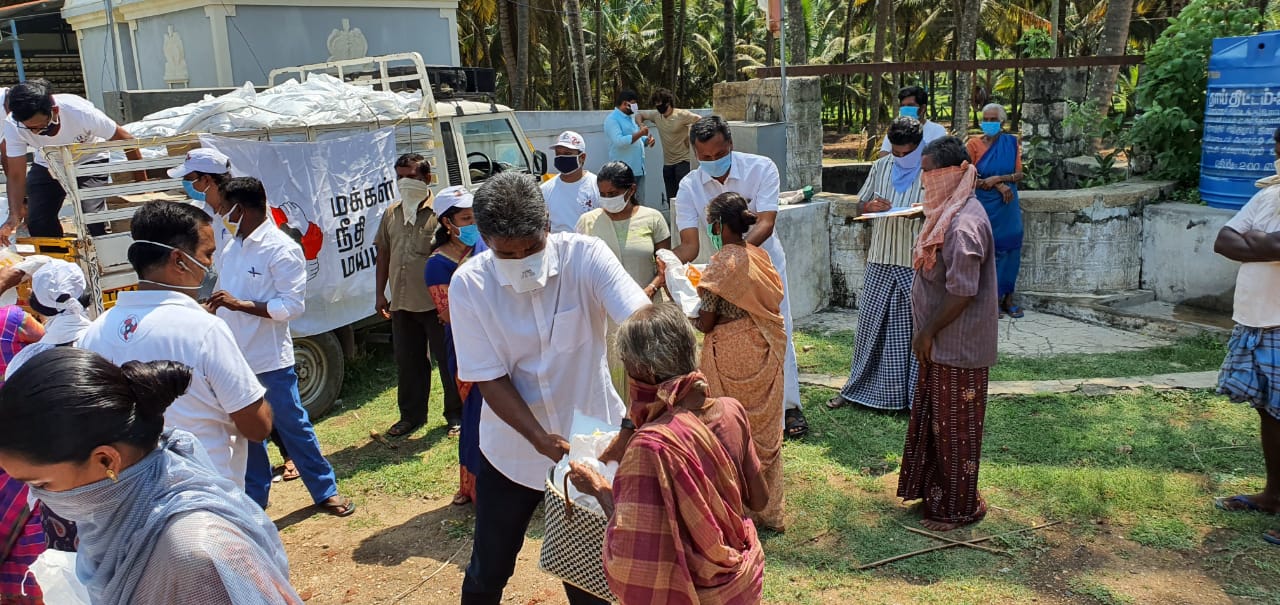 மக்கள் பணியில் மக்கள் நீதி மையம் தொண்டர்கள்