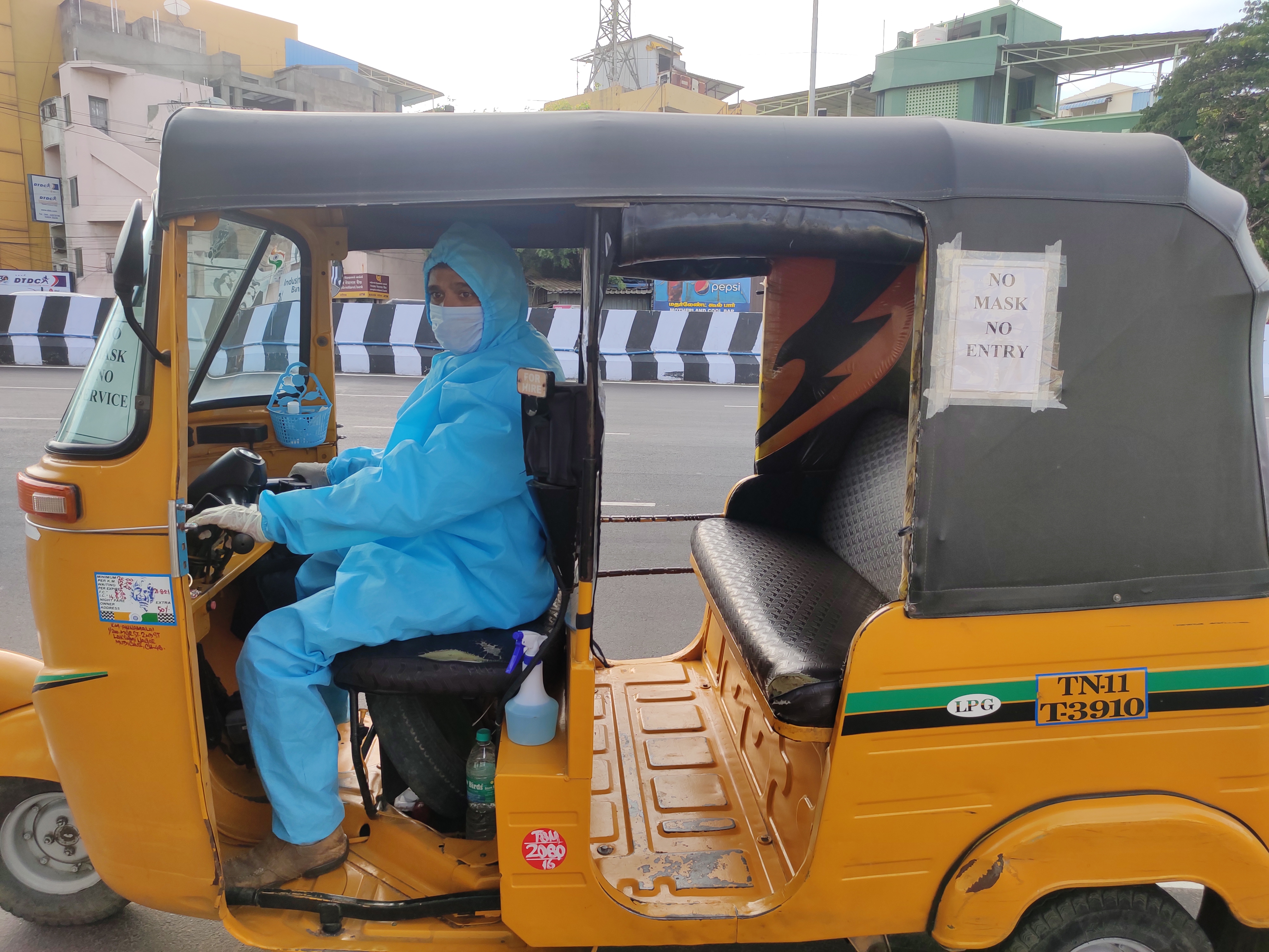 ஆட்டோ ஓட்டுவதில் ஏற்பட்ட ஆர்வத்தால் அதையே தனது தொழிலாகக் கொண்ட புகைப்படக் கலைஞர்