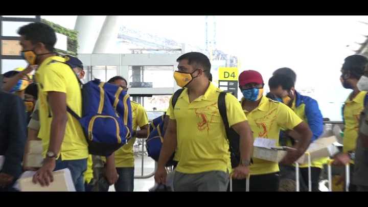 Team CSK including Thala Dhoni leave for uae