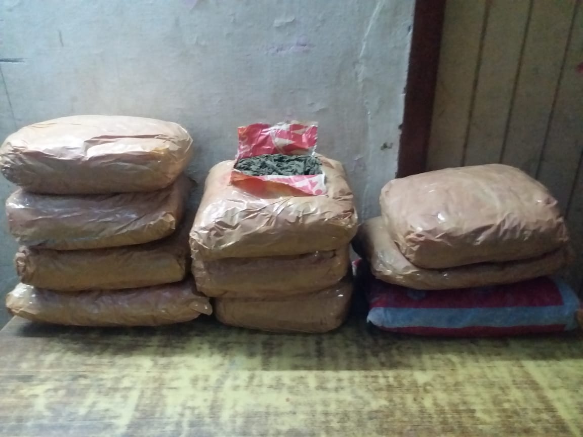 four cannabis sellers arrested in chennai, 22kg cannabis seized in chennai, சென்னையில் 22 கிலோ கஞ்சா பறிமுதல், ஆந்திர இரு பெண்கள் உட்பட 4 பேர் கைது