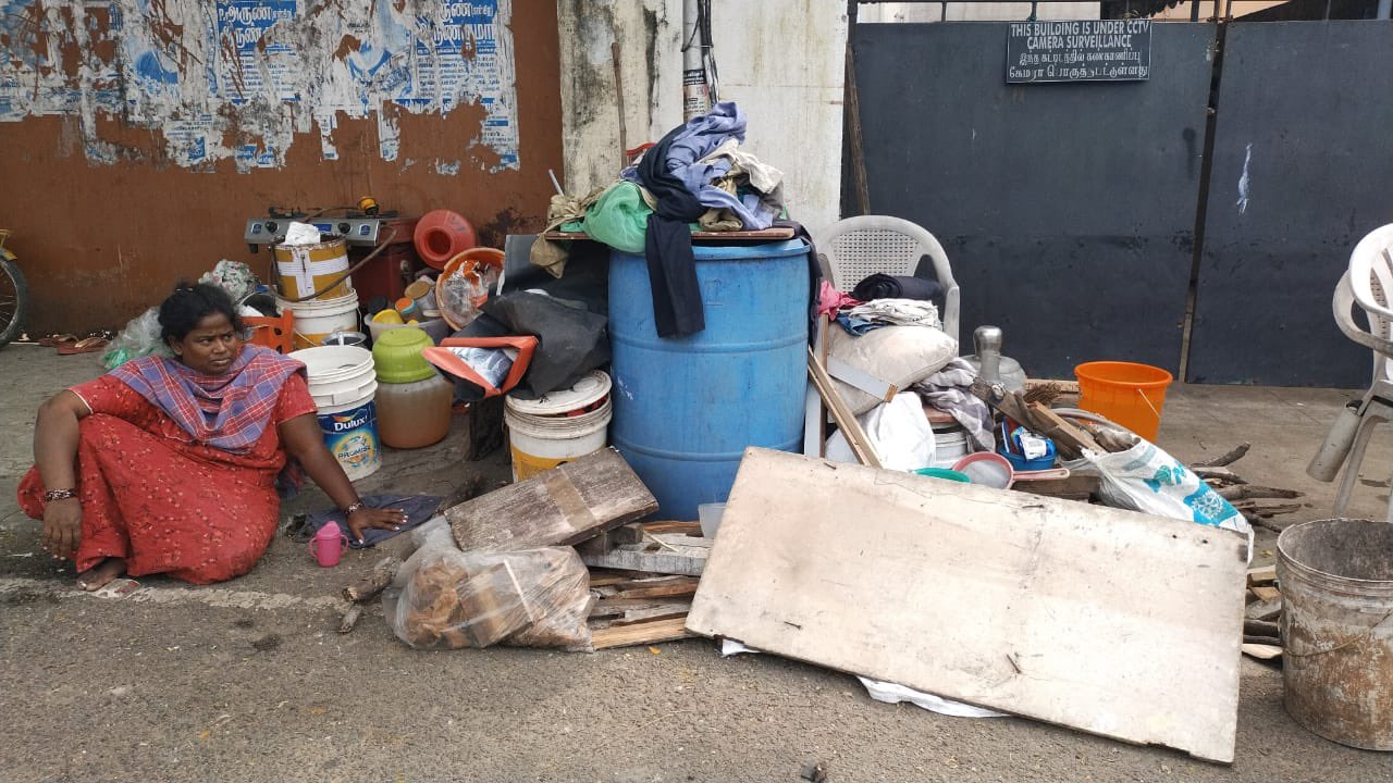 Houses Demolished in valluvar Kottam thangavelu street, public occupancy in Corporation land, சென்னை வள்ளுவர் கோட்டத்தில் உள்ள குடிசைகள், மாநகராட்சி இடத்தை ஆக்கிரமித்த பொதுமக்கள்