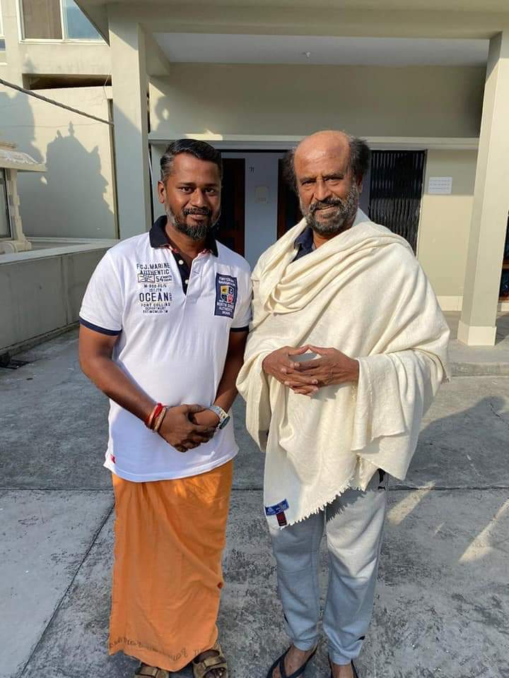 Rajini visits himalayas and fans taking photos