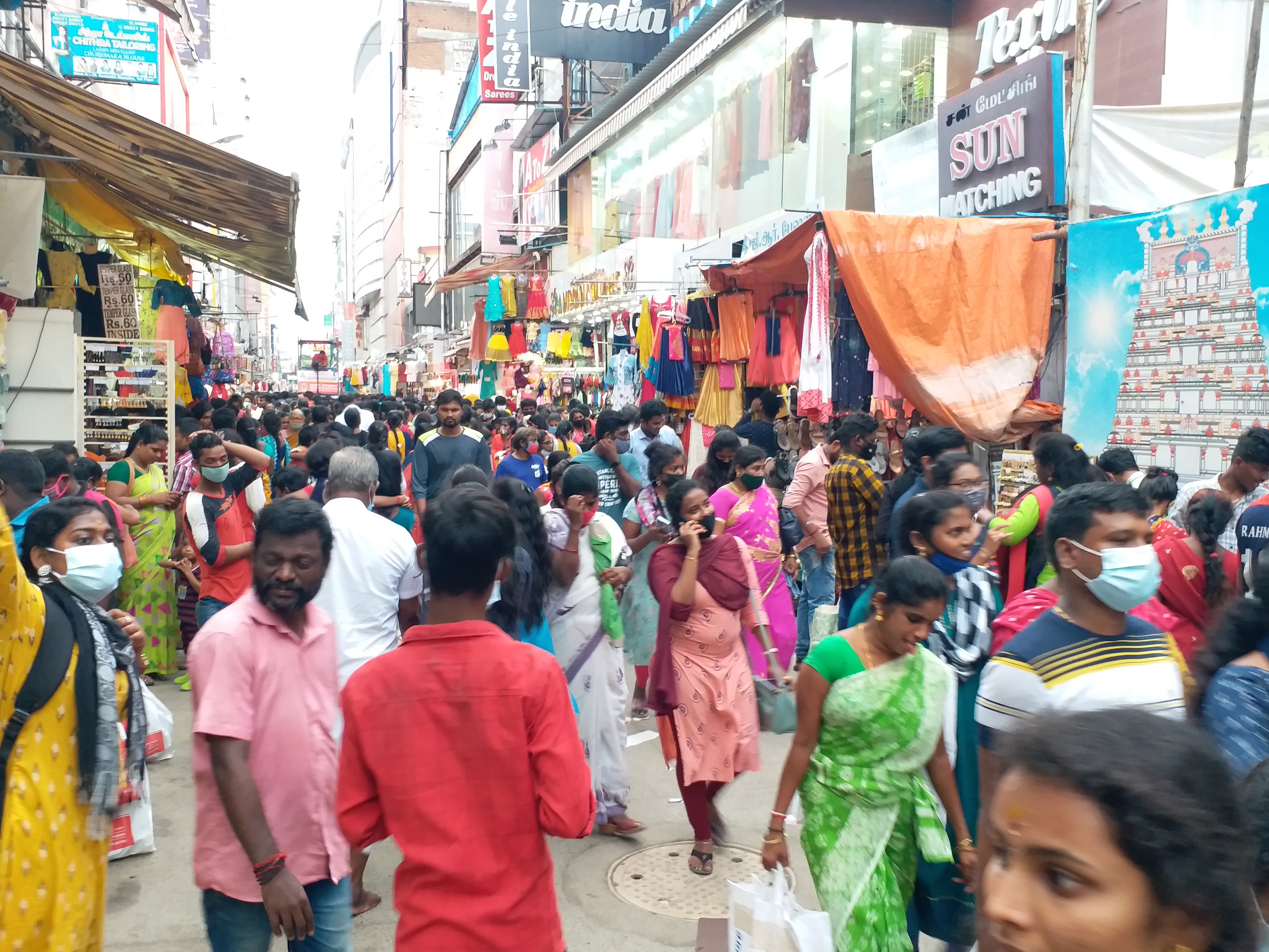 தி நகரில் குவிந்த பொதுமக்கள், Diwali festival purchase, கரோனா விதிமுறைகள், public gathers, crowd in t nagar, chennai t nagar, சென்னை தி நகர், தியாகராய நகர், கரோனா கட்டுப்பாடுகள், தீபாவளி பண்டிகையை முன்னிட்டு