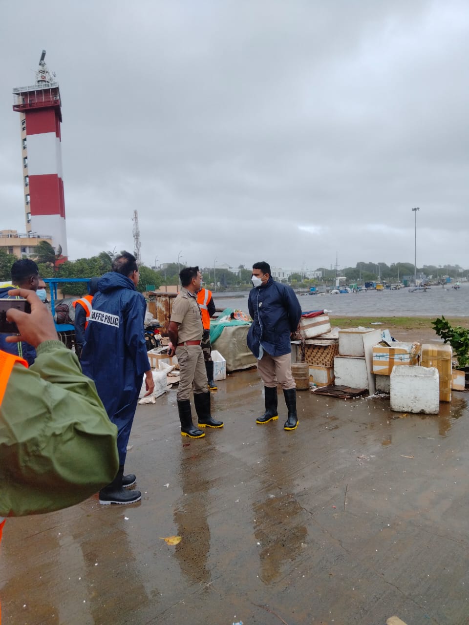 Cyclone Nivar, Cyclone Nivar news, Cyclone Nivar hit to Karnataka, Cyclone Nivar hit to Tamilnadu, Cyclone Nivar live update, Cyclone Nivar latest news, Cyclone Nivar 2020, Cyclone Nivar 2020 news, ಸೈಕ್ಲೋನ್​ ನಿವಾರ್​, ಸೈಕ್ಲೋನ್​ ನಿವಾರ್​ ಸುದ್ದಿ, ಕರ್ನಾಟಕಕ್ಕೆ ಅಪ್ಪಳಿಸಿದ ಸೈಕ್ಲೋನ್​ ನಿವಾರ್​, ತಮಿಳುನಾಡಿಗೆ ಅಪ್ಪಳಿಸಿದ ಸೈಕ್ಲೋನ್​ ಚಂಡಮಾರುತ, ಸೈಕ್ಲೋನ್​ ನಿವಾರ್​ ಲೈವ್​ ಅಪ್​ಡೇಟ್​, ಸೈಕ್ಲೋನ್​ ನಿವಾರ್​ 2020, ಸೈಕ್ಲೋನ್​ ನಿವಾರ್​ 2020 ಸುದ್ದಿ,