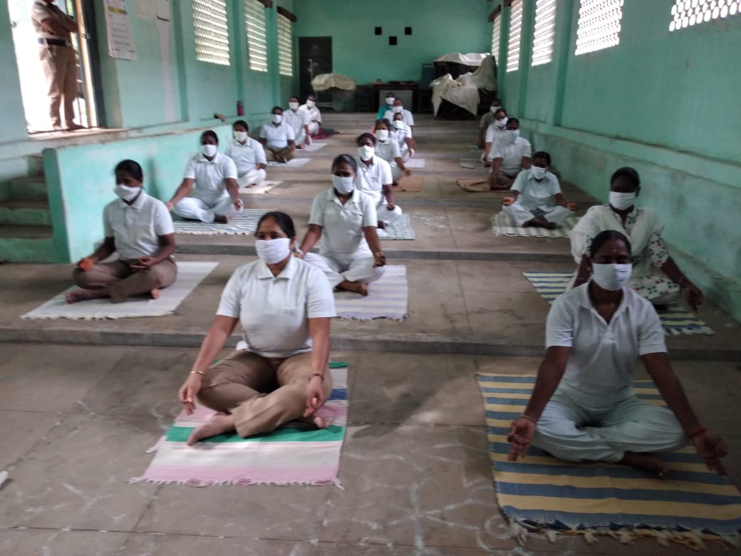 chennai-isha-foundation-conducted-yoga-for-prison-inmates and officials