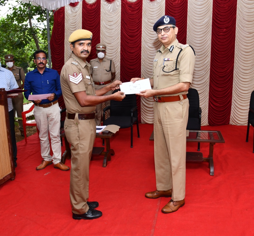 police commissioner shankar jiwal congratulate control room police