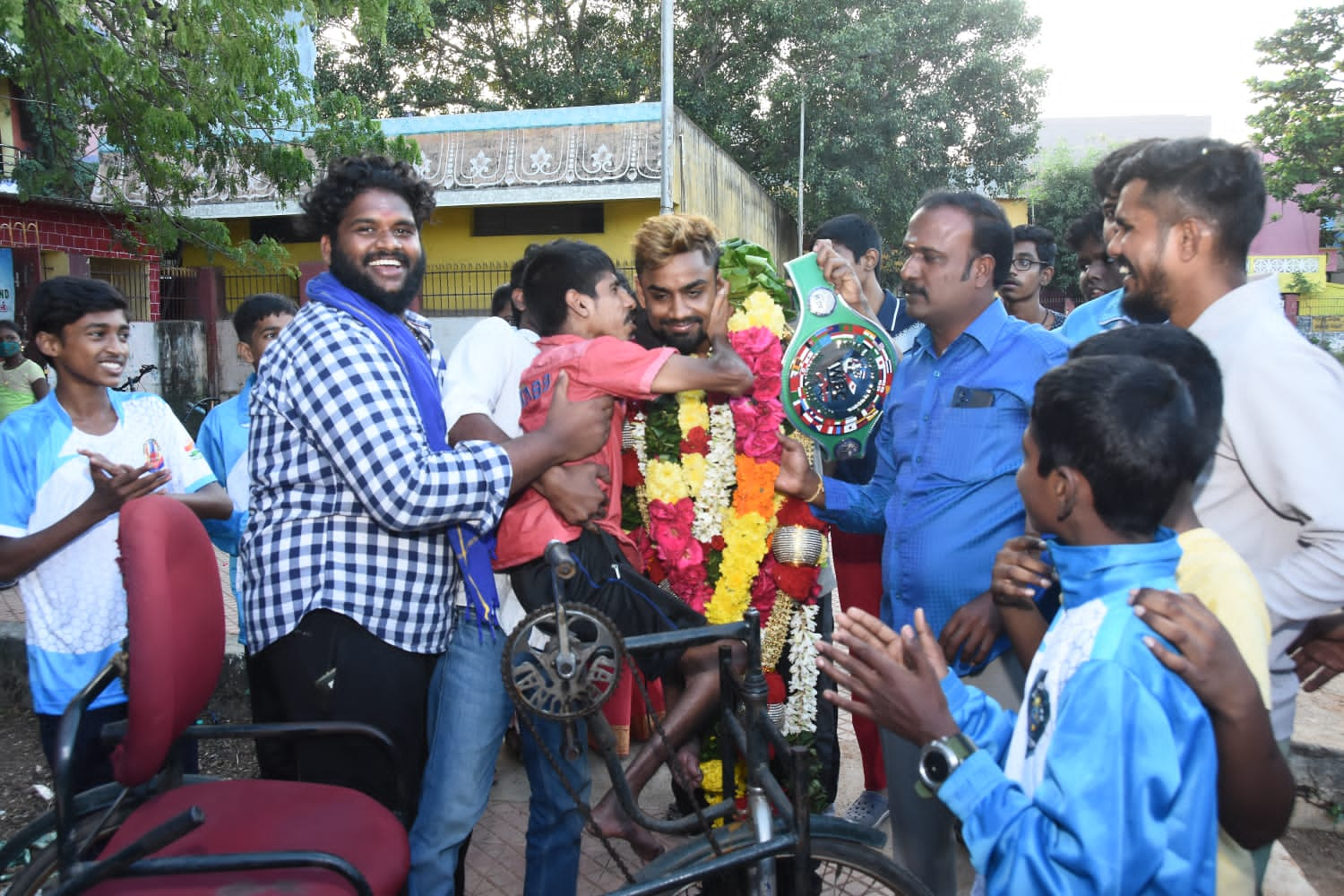 குத்துச்சண்டை வீரர் சதீஷ்